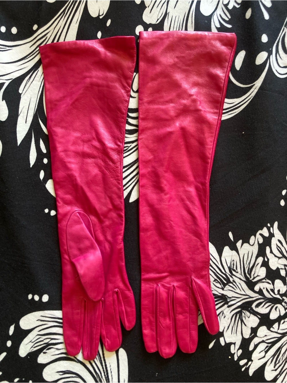 Long Women's lamb Skin Leather Gloves in Fuchsia Pink